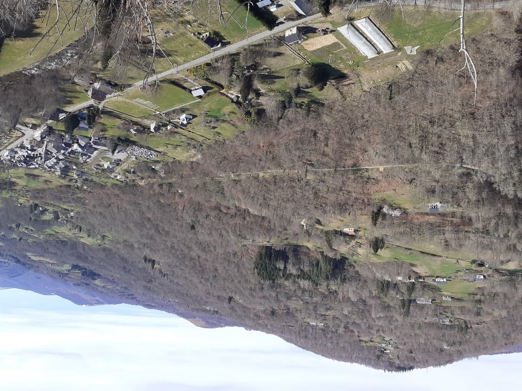 vue de la ferme dans la vallée